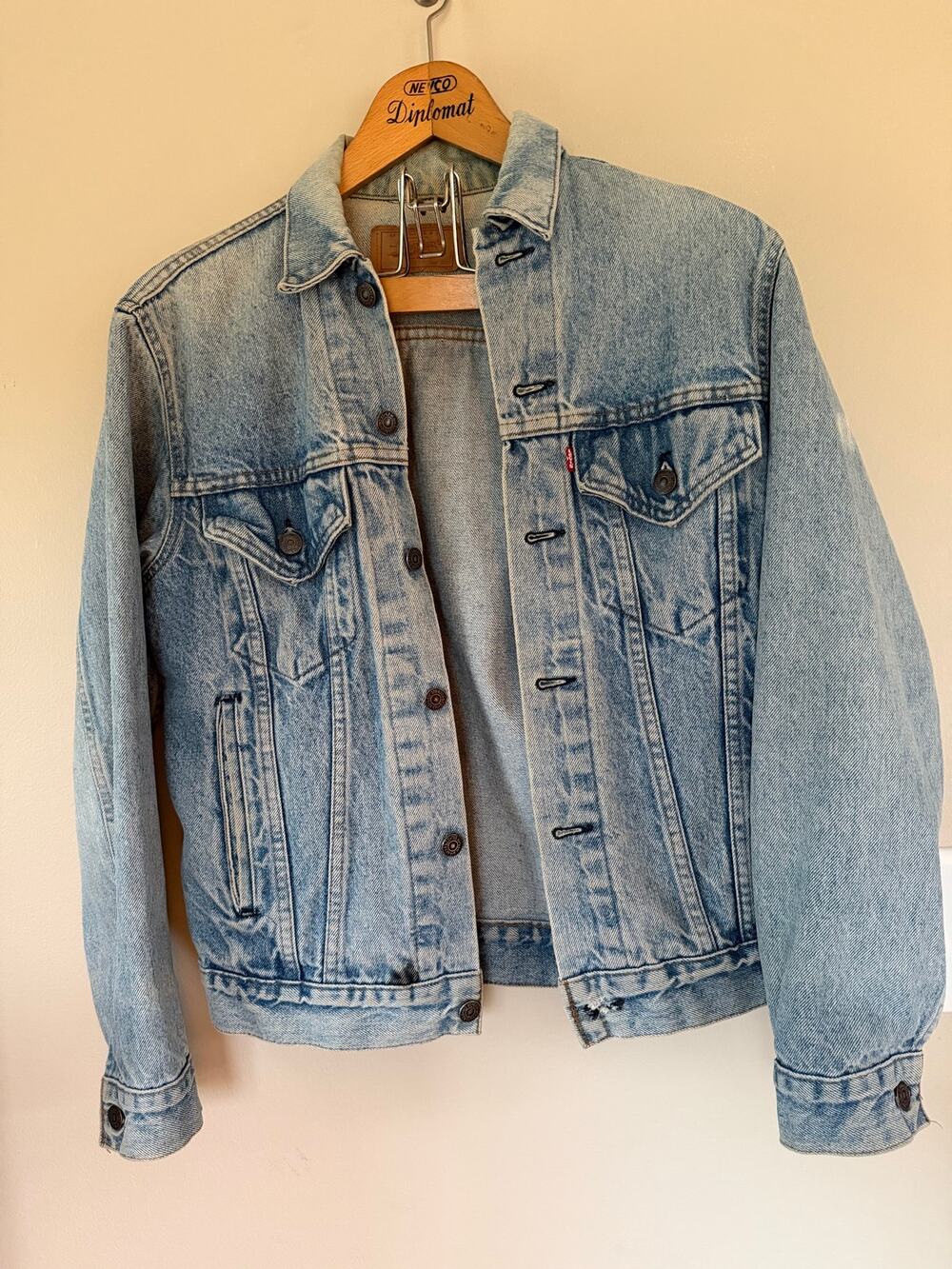 Vintage 80s Levi's 70506-0214 Light Wash Faded Denim Trucker Jacket 36 USA Made